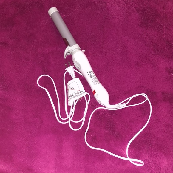 Beachwaver S1.25 Dual Voltage White Rotating Curling Iron - Picture 5 of 7